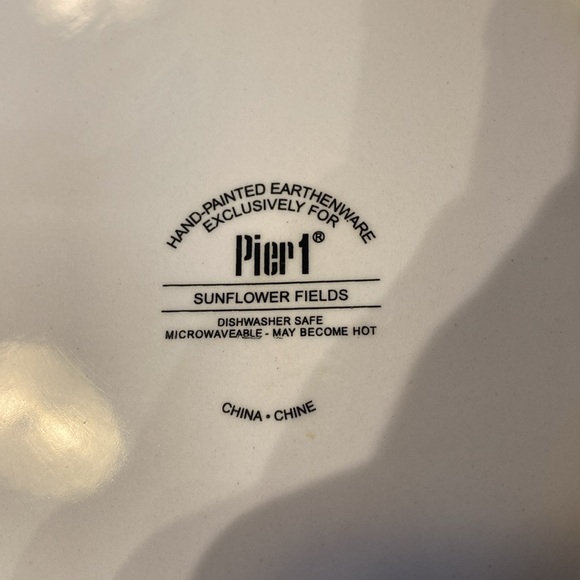 Pier 1 SUNFLOWER FIELDS deep dish plate set of .2 discontinued. Excel condition - Picture 2 of 3
